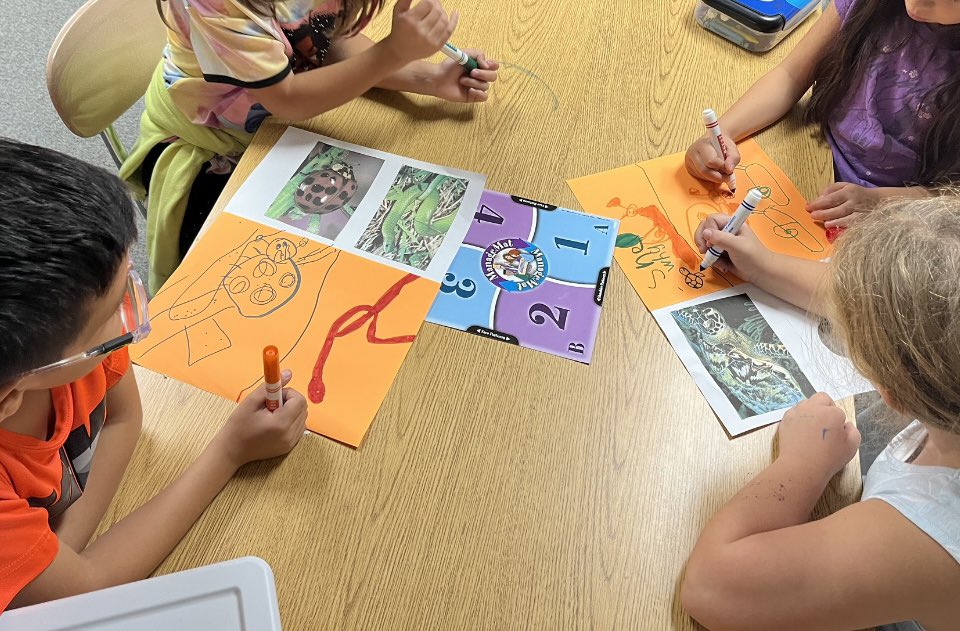 MrsJacobson2's tweet photo. These bright dual first graders have made huge strides from only drawing their observations on their @BeGladTraining observation charts to now producing so much more written language in both languages! #duallanguage #GLAD #dual158 https://t.co/Y2gtZOHBAO