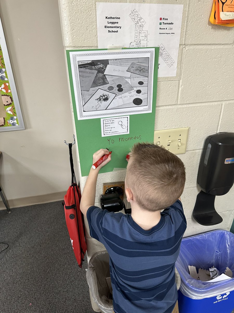 MrsJacobson2's tweet photo. These bright dual first graders have made huge strides from only drawing their observations on their @BeGladTraining observation charts to now producing so much more written language in both languages! #duallanguage #GLAD #dual158 https://t.co/Y2gtZOHBAO