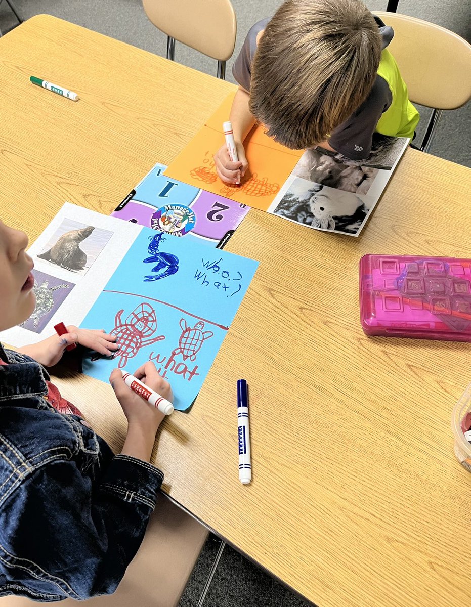 MrsJacobson2's tweet photo. These bright dual first graders have made huge strides from only drawing their observations on their @BeGladTraining observation charts to now producing so much more written language in both languages! #duallanguage #GLAD #dual158 https://t.co/Y2gtZOHBAO
