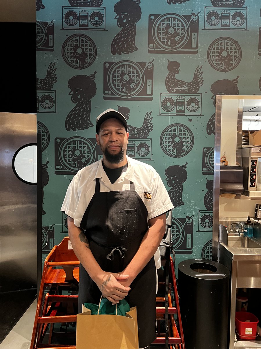 L.A. LIVE congratulates Arlyn Morris and Fixins Soul Kitchen as the January 2024 L.A. LIVE Green Kitchen Star! 🤩 Arlyn has shown consistency in diverting all food waste in the proper bin. We thank you for supporting the L.A. LIVE and AEG sustainability efforts 🌱