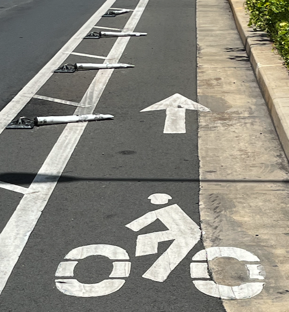 Aloha Biki ohana, a request from our partners who are looking for a few more volunteers to do a bike lane repair task. 
"March 2 (6:30AM) volunteers are needed to fix delineator posts on Ward.  Equipment, PPE &amp; tools provided by the City - contact Rouen Liu, APWA HI 808-772-2135"