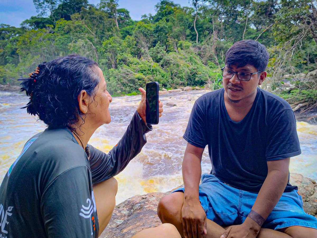 Jefferson_TM_20's tweet photo. Falando sobre a participação da Juventude Indígena de Rondônia, no projeto de crédito de carbono, na aldeia São Luiz.
A importância de jovens poder entender o projeto.

Jeferson Tuapri Macurap

@NeidinhaSurui 
@juventudeindig1 https://t.co/KK92fi5kzf