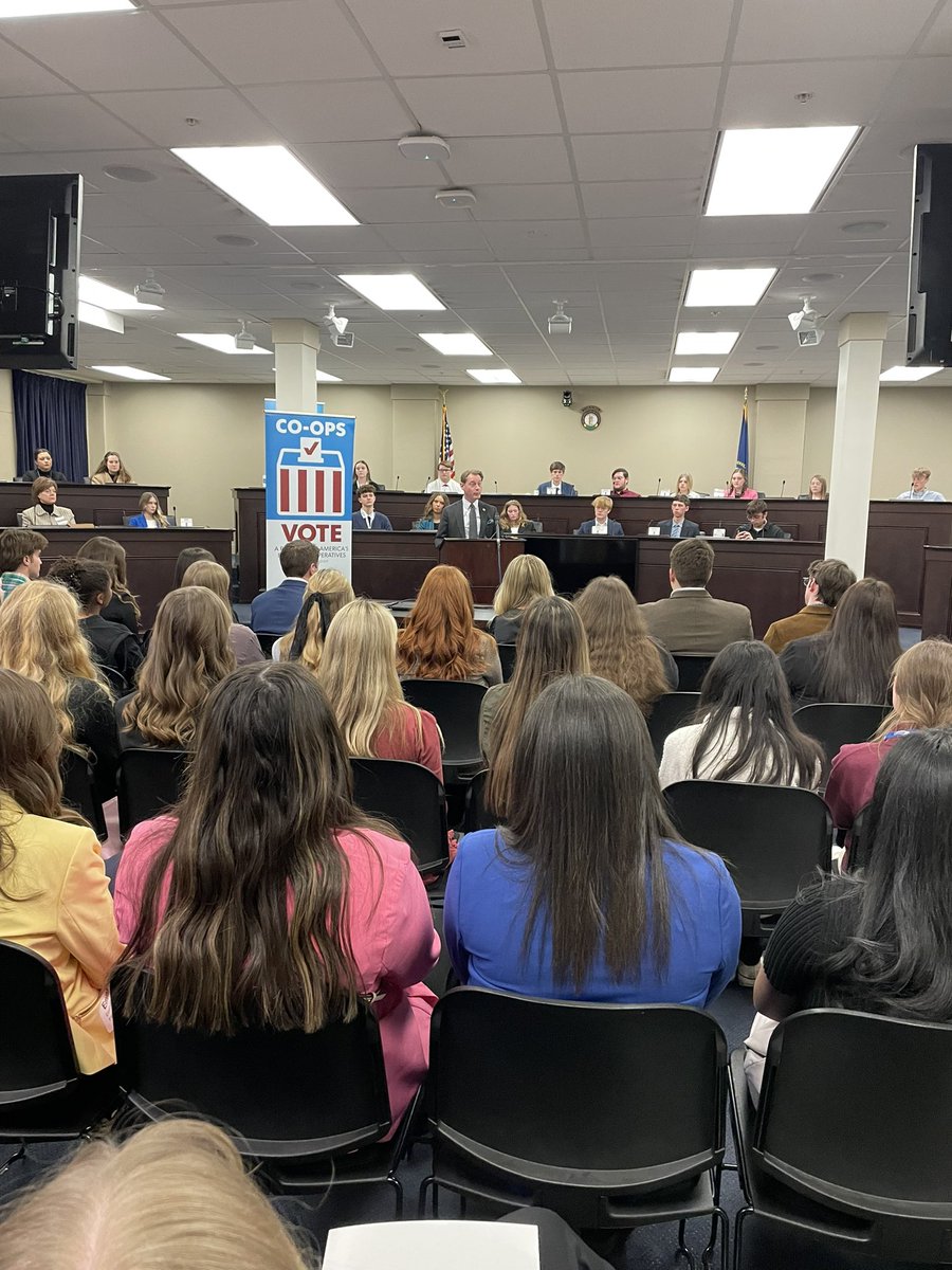 I was proud to join <a href="/KyLivingJoe/">Joe Arnold</a>, <a href="/BrianSmithKY/">Brian D. Smith 🗳️</a> and a large crowd of highly motivated teens to launch Co-Ops Vote 2024, a nonpartisan effort by Kentucky Electric Cooperatives to boost voter turnout.