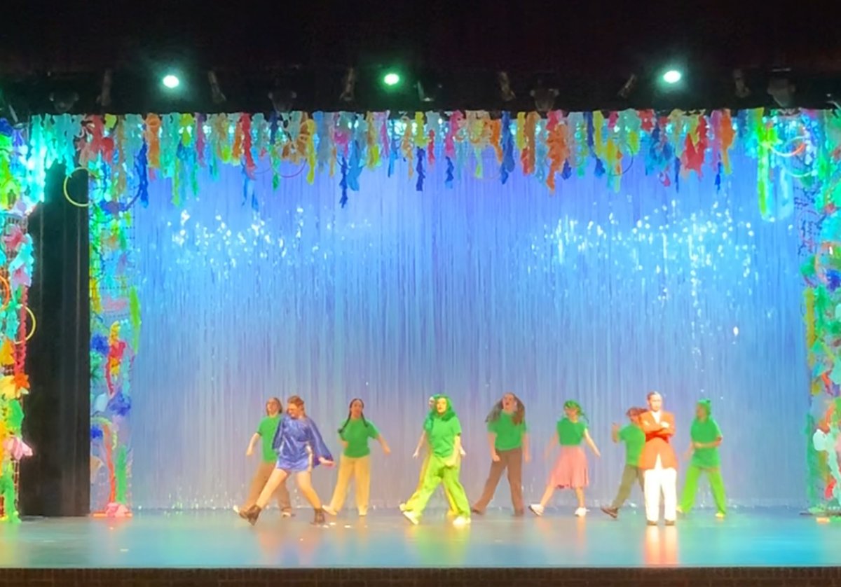 RHS_Magnet's tweet photo. Today we treated our RHS LC elementary students to a performance of Disney’s Finding Nemo Jr.  I am not sure who enjoyed it more, our actors and crew, or our guests.  The final performance is tonight at 6pm.  Get your tickets now: https://t.co/JpqUnfZdFH @2PercentChilla https://t.co/7mzUs7stXj