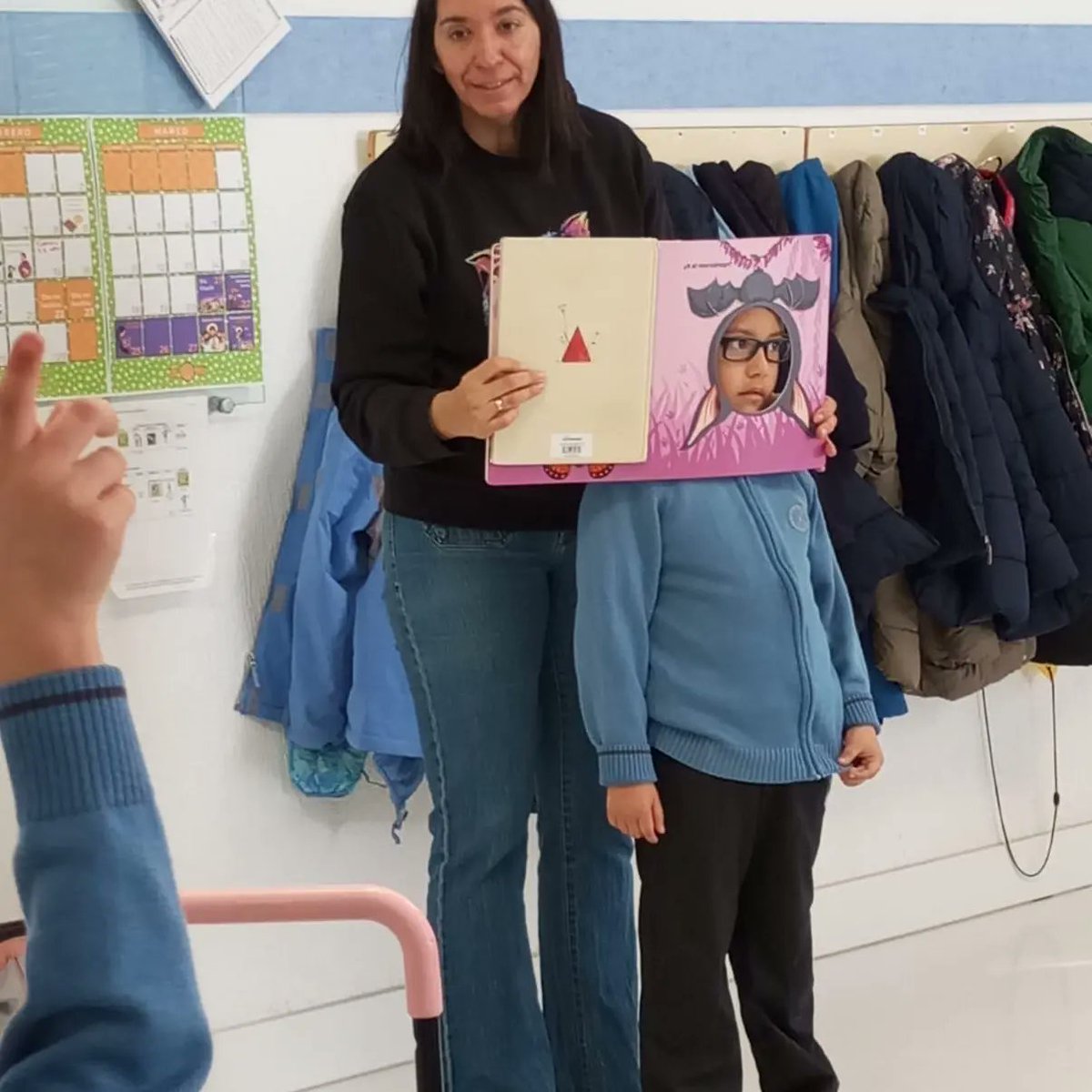 sanjosevalde's tweet photo. 👉Taller de lectura de la mano de @trastadas para #2EP con su libro "Me aburro"
#SanJosé #Since1878 #colegiosHHCC #EducaciónVicenciana #colegiosconalma #niñosquesonríen https://t.co/ndmwpaN6f7