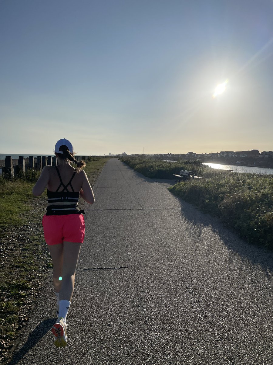 Tubridy_ST's tweet photo. MARATHONS 🏃🏼‍♀️🏃🏽❤️💙

26.2 miles on my 26th birthday raising money for special charities: Alzheimer’s Society and British Heart Foundation 🧠🫀

Connor is also taking on London Marathon with a goal to complete in 03:20:00🤩

https://t.co/lClZr4SYuC https://t.co/Yb0HwibQfF