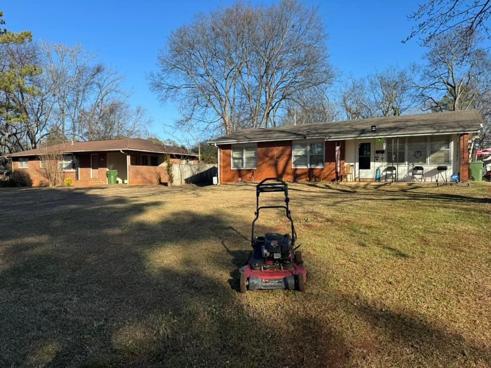 iamrodneysmith's tweet photo. I had the pleasure of mowing Ms. Cases lawn. She wasn’t at home , but when she returns , she will return to a freshly mowed lawn . Making a difference one lawn at a time . https://t.co/AvmNqI7e1Z