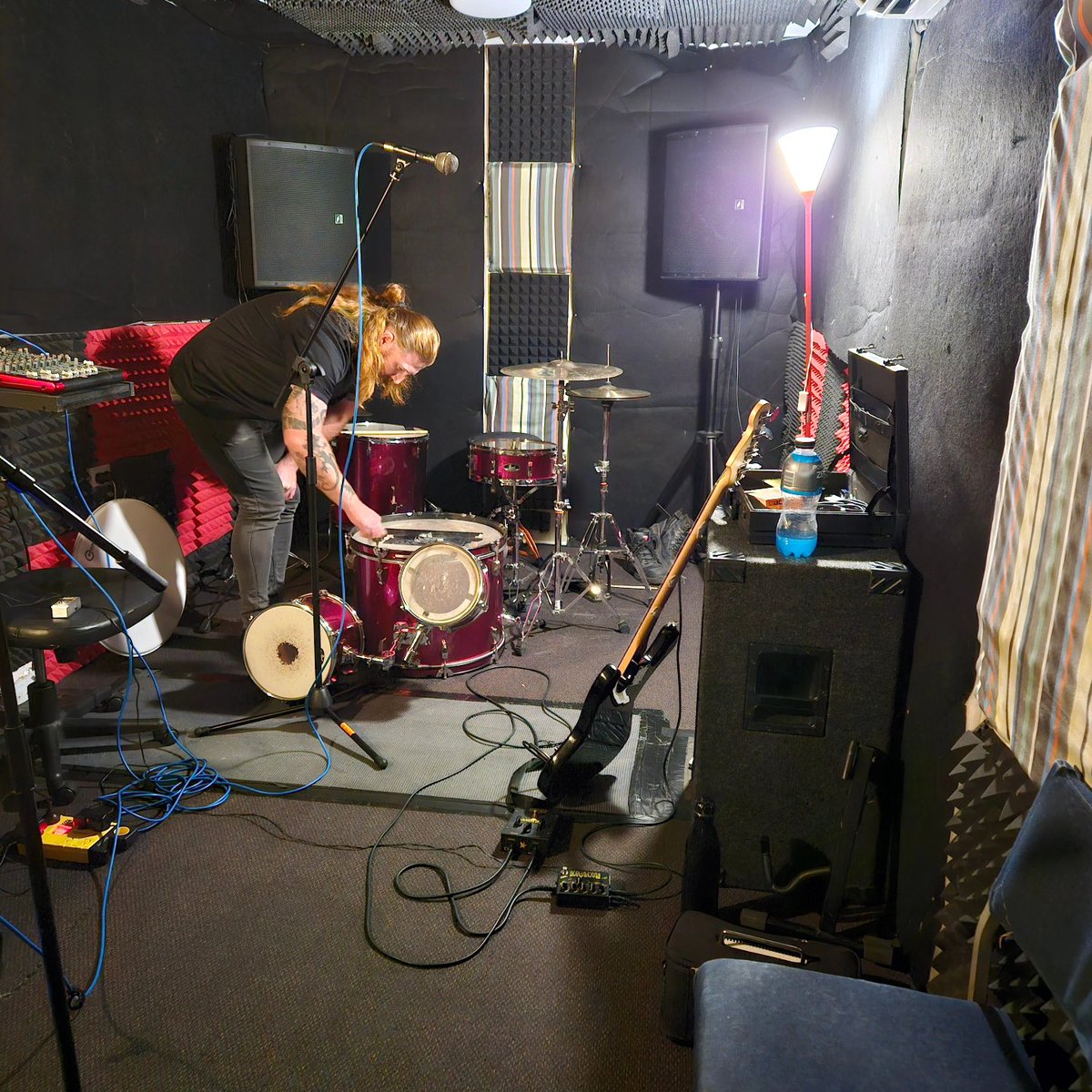 One rehearsal down.  We did pretty okay at remembering our own songs really. 

Our final gig happens on the 15th of March. Grab ya 🎟  dingdongloungenz.com/event-details/…