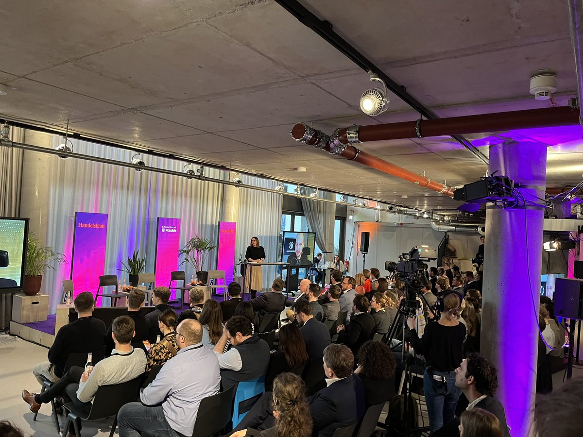 IbrahimKoeran's tweet image. Super Auftakt des #HBGovTech Gipfels mit Side-Events und gelungenen Panels sowie der Vorstellung der Young Leaders! Gratulation! Bin gespannt auf das weitere Programm! #GovTech @GovGipfel @handelsblatt &amp;amp; Possible
