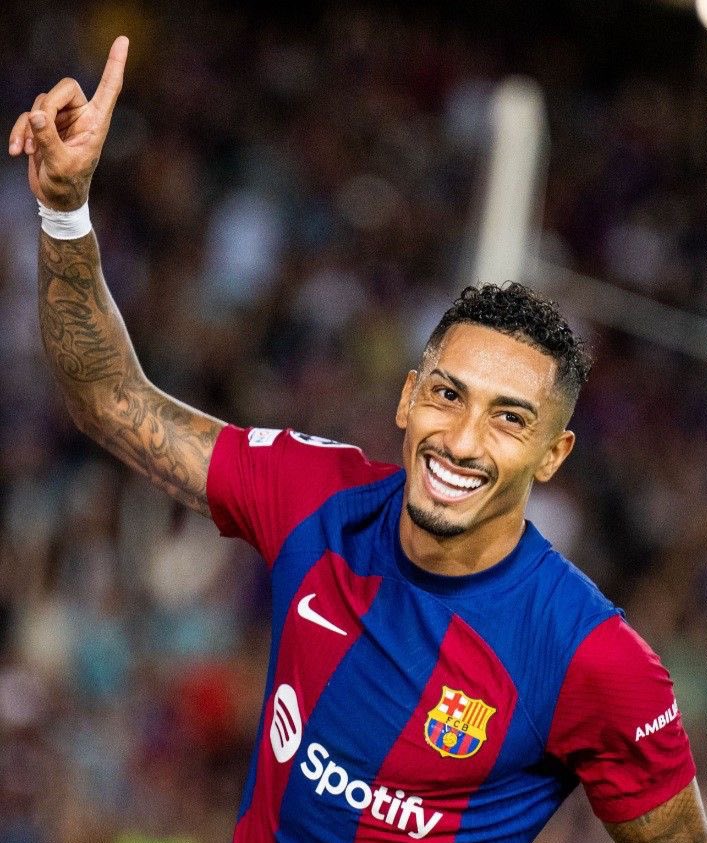 Encore_Miguel's tweet photo. Il faut en parler de Raphinha il porte le barca depuis le début de la saison mais personne a de reconnaissance envers lui 🤦🏾♂️🤦🏾♂️
NOTRE MEILLEUR JOUEUR DE CETTE ÉCUSSON
VAMOS 💙❤️ DO BRAZIL 🇧🇷
#BarcaNapoli #ChampionsLeague #NAPFCB https://t.co/l4Sp9FTZfW