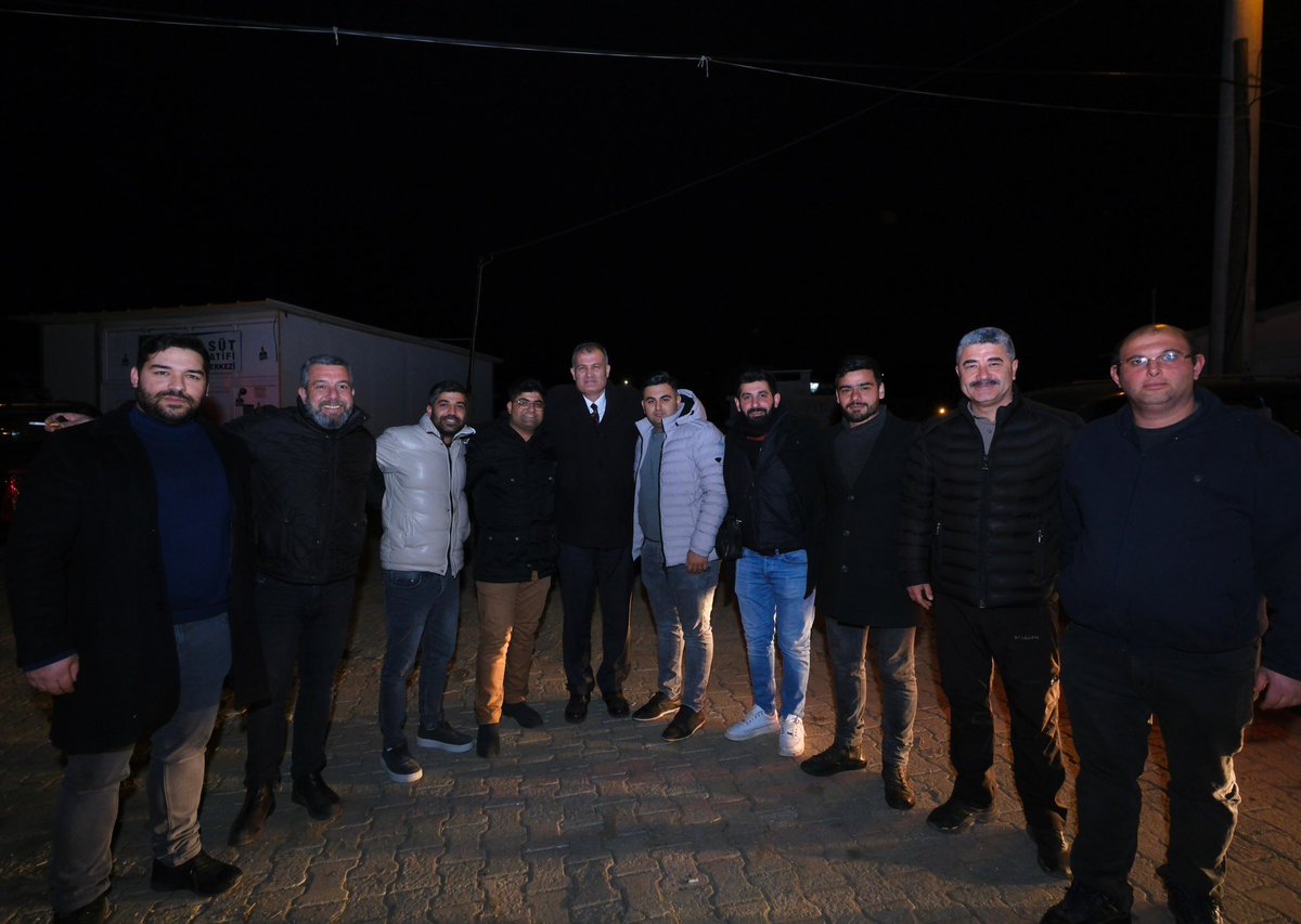 📍Akkoyunlu Mahallemizdeydik
Belediye Meclis Üyesi Adayı yol arkadaşlarımızla birlikte kıymetli muhtarımız ve mahalle sakinlerini ziyaret ettik. Ustalık dönemimizle 5 yıl daha şehrimize hizmet etmek için yetki istedik.

Biz başardık, yine birlikte başaracağız.

#Enİyisi