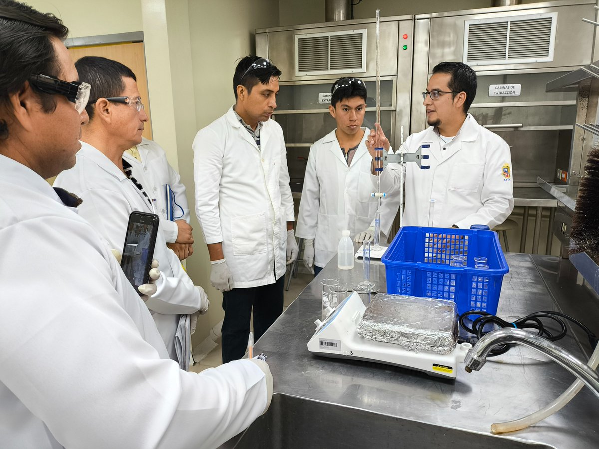 RosaristasEc's tweet photo. Movilidad Estudiantil #ISTNSR - #UTPL.

Actividades en el Laboratorio de Química de la @utpl  con los estudiantes del IST- Nuestra Señora del Rosario, como parte del fortalecimiento teórico- práctico.

Práctica: Análisis Químico, Preparación y Estandarización de Soluciones. https://t.co/83cg9Wur1z