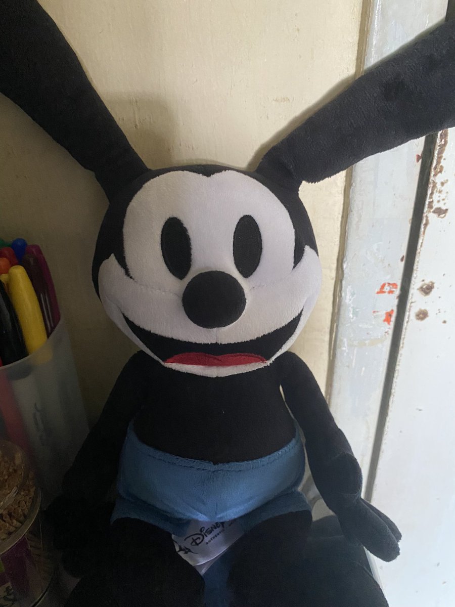 LordPercivalXII's tweet photo. In a time where there lows, something special comes out once in a while.

What couldn’t cheer me up more is to hear the remastering of Epic Mickey. (Spent too much time on it lol)

Here’s Oswald, since he’s also excited too.

#EpicMickeyRebrushed https://t.co/qycCgejMyQ