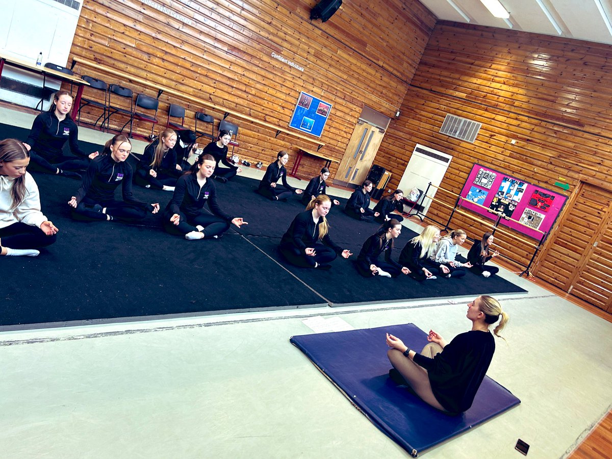 ⭐️WELCOME MISS MACNAB⭐️

An official welcome to <a href="/MissMacNabPE/">Mrs Grant</a> here she is in action doing a yoga lesson with our S3 aesthetics core pathway ✨