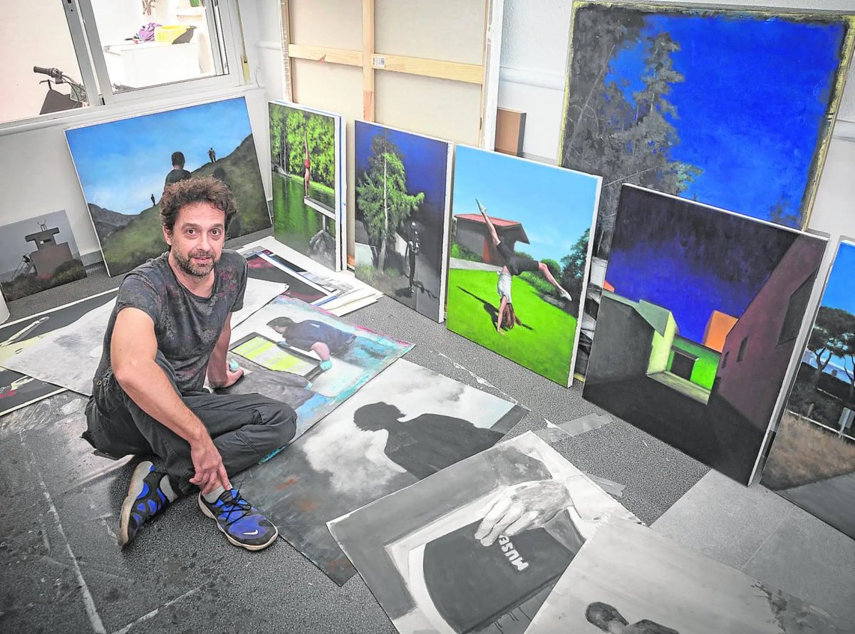 Gonzalo Sicre @gonzalosicremaqueda, el artista que ha realizado el cartel de Semana Santa para <a href="/tertulialavara/">Tertulia La Vara</a>, es un cartagenero, natural de Cádiz (1967), con una relevante trayectoria de repercusión nacional e internacional.