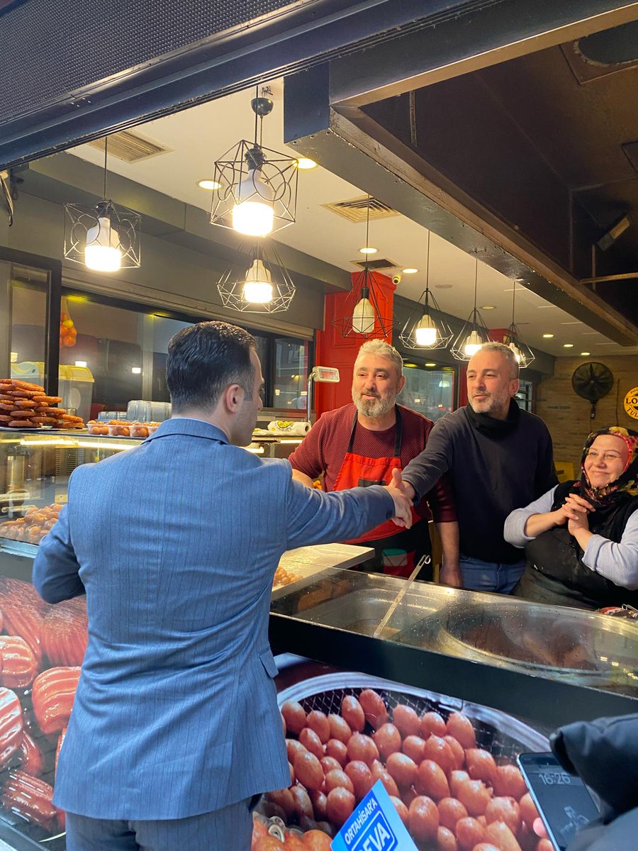 Kunduracılar caddesi  ziyaretimiz de bizlere sevgi ve destek mesajlarını ileten esnaf ve hemşehrilerimize teşekkürederiz.<a href="/devapartisi/">DEVA Partisi</a> <a href="/TrabzonDeva/">DEVA Partisi Trabzon</a>