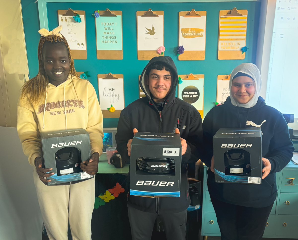 ErinCoates18's tweet photo. Thank you so much to Leanne O'Reilly and Ian Pippy at Pippy Insurance &amp; Financial, as well as Art Stanley for the helmets! ❤️❤️ We’re thrilled to be nearing our goal of 25 helmets! #EAL #HHM @hhmoffice1 @jamieparsons75 @SheldonBarry3 @NLSchoolsCA https://t.co/CbsntG9vX4
