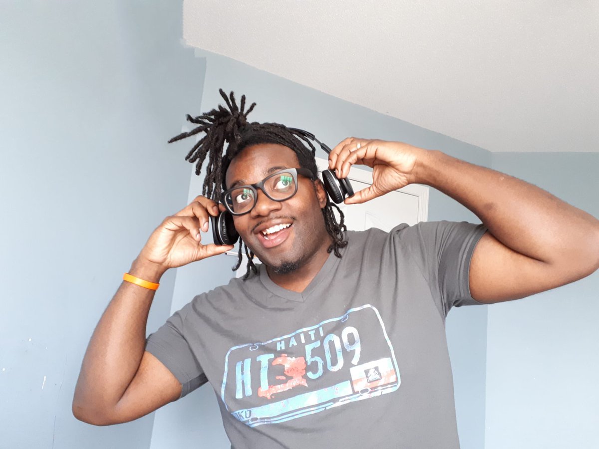 Ce soir à 19h30 , ne manquez pas l'émission Playlist avec Kenley Talmer ! Il accueille Dj skorpyon production qui viendra partager ses chansons préférées de tous les temps. #Playlist #DJSkorpyon #Musique