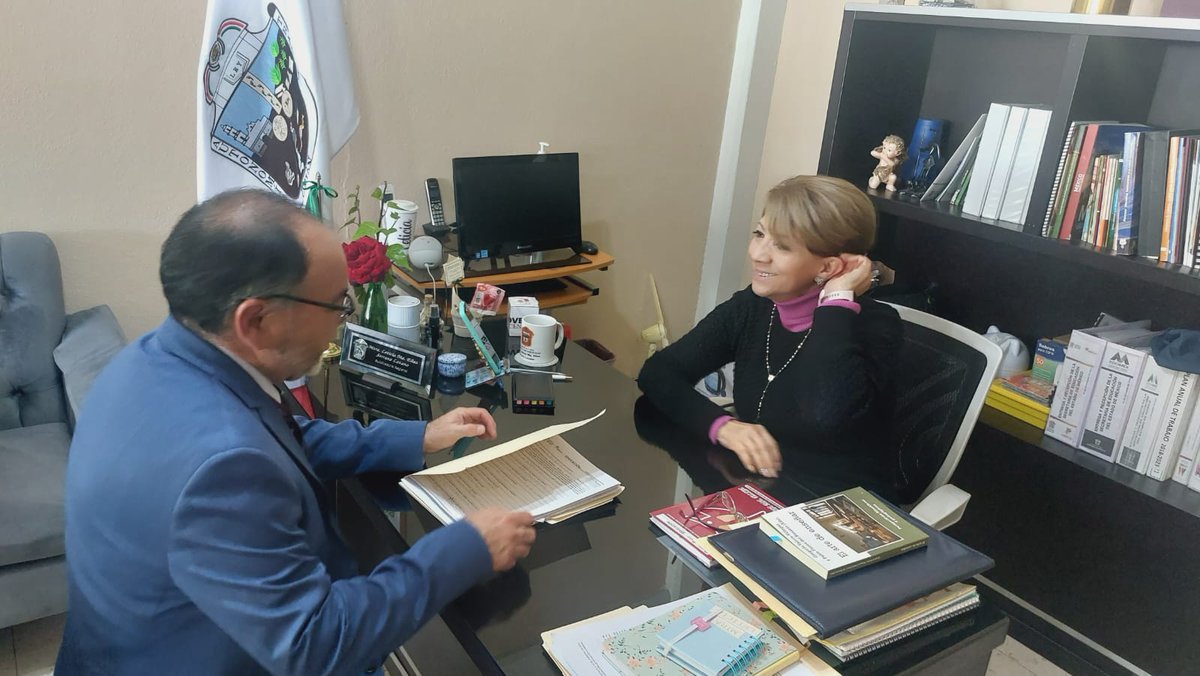 SREBEcatepec's tweet photo. Desde la #SREBE escuchamos las necesidades de los Supervisores Escolares, esta ocasión la Zona S031.
#ElPoderDeLaEducación
#ElPoderDeServir
@SeducEdoMex 
@arturougaldea_ 
@serafinaguival https://t.co/QLwZ2VGCi4