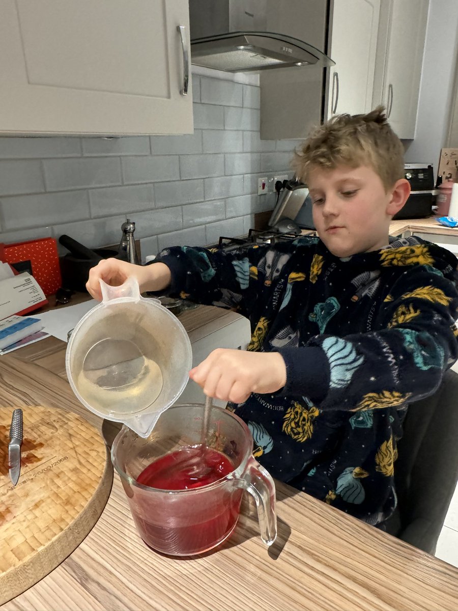 KathrynScutt's tweet photo. @Year4IJS Jelly homework ❤️ https://t.co/hqXWoU9DQ7