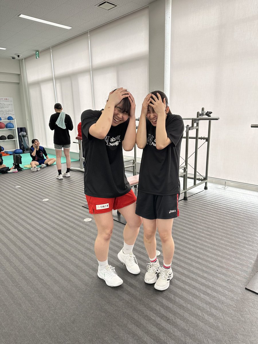 NogretとABROSのコラボチャリティーTシャツ！
私も10歳の時、東日本大震災を経験し、たくさんの方々に力を貸していただきました。被災された方々の力になれればと思い、微力ですが、協力させていただきました🤝🏻
被災地の1日も早い復興を
みなさんの笑顔が戻ることを、心から願っています。