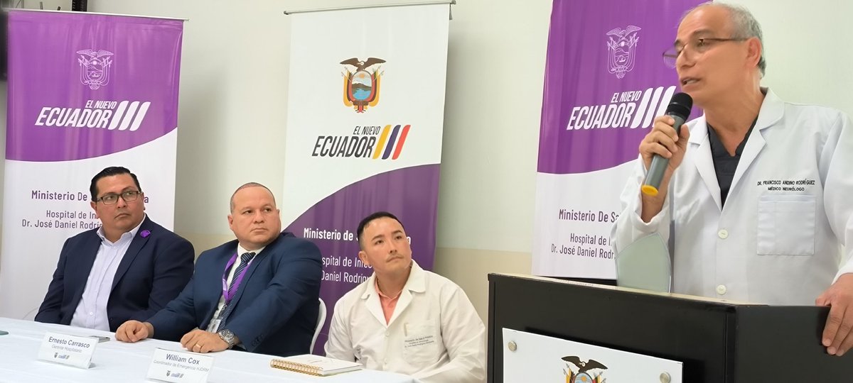 HInfectologia's tweet photo. #ElNuevoEcuador | No todos los héroes tienen superpoderes y usan capas. Algunos tienen horas sin dormir, años de estudio y una bata blanca 👨‍⚕️🧑‍⚕️

Con un cálido homenaje, autoridades @HInfectologia recordaron a nuestros médicos su día especial.

Feliz “Día del Médico Ecuatoriano⚕️” https://t.co/rGpKCB3VBf