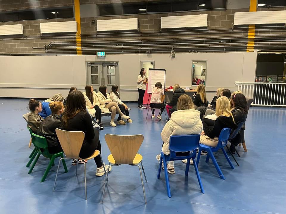 🤩Tonight kicked off our girls programme in partnership with @Newlodge_yc & New Lodge Arts🌟we looked at what the programme has in store and got to know a bit about each other 🤝 great night with this squad and we can’t wait for the rest of the programme 😆 #RCity #positiveyouth