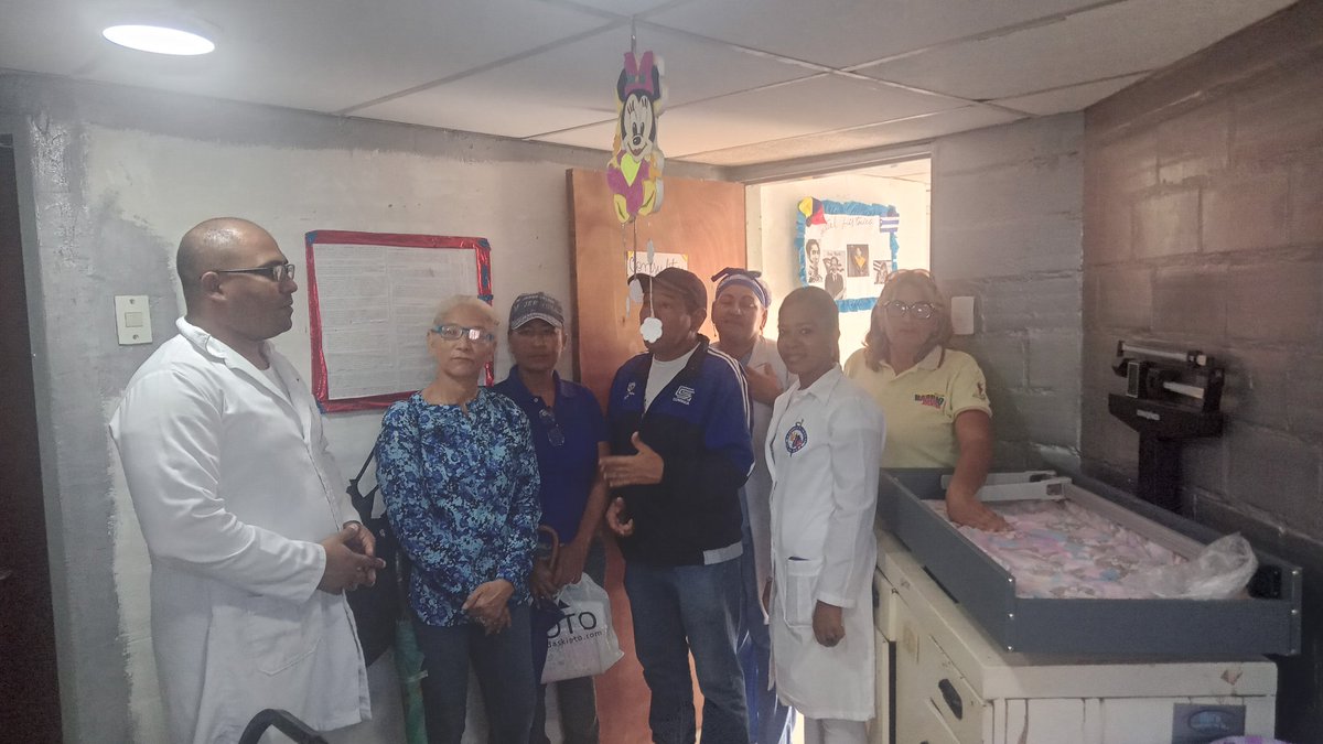SosaAlexey's tweet photo. Se realiza visita Técnica en el CMP 
Las Delicia,Parroquia Simón Bolívar Estado Bolivar. 
Fortalecer el sistema de Trabajo de Barrio Adentro 1 para brindar una Asistencia Médica integral al Pueblo Venezolano. 
@AngelLe57870218
@Cubacooperabol2 
@cubacooperaven 
@YoaniBueno https://t.co/8f7UG18RjR