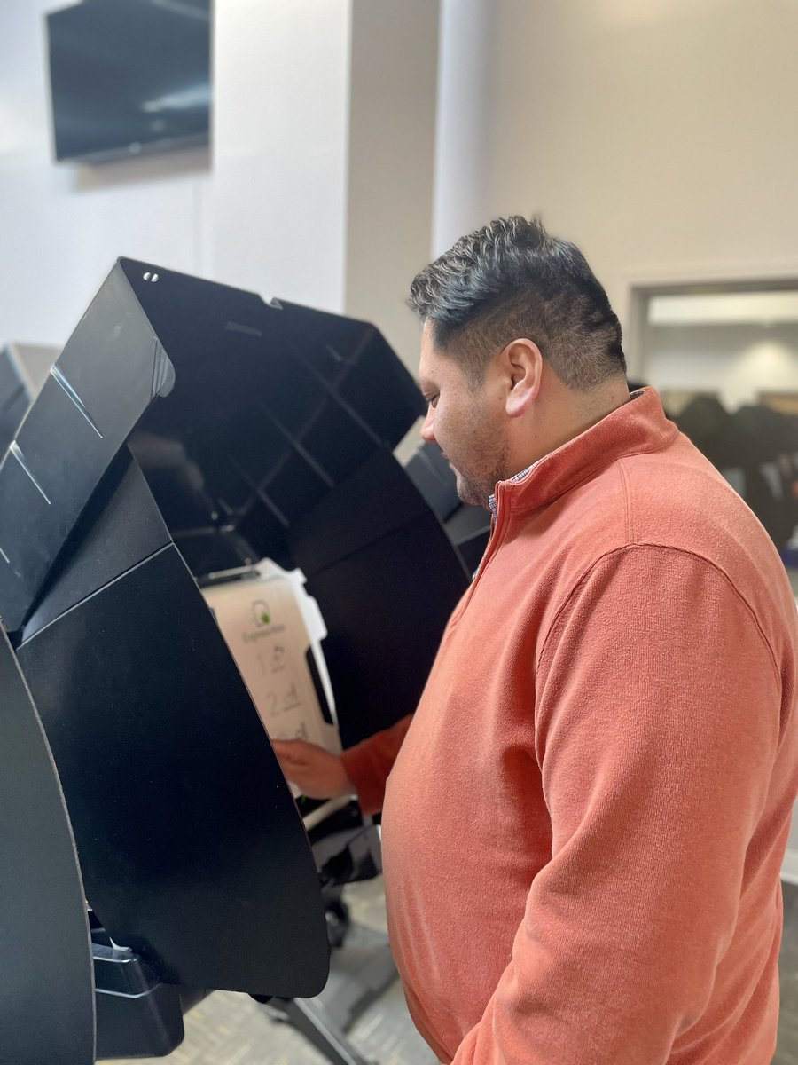 LeoforOhio's tweet photo. Early voting in Ohio started today! I voted this morning. It was incredibly humbling to see my name on the ballot for the first time. Election Day is just around the corner. Will you make a contribution to support my campaign? You can donate here: https://t.co/NTQIdE2Weg https://t.co/8QFapCqlkJ
