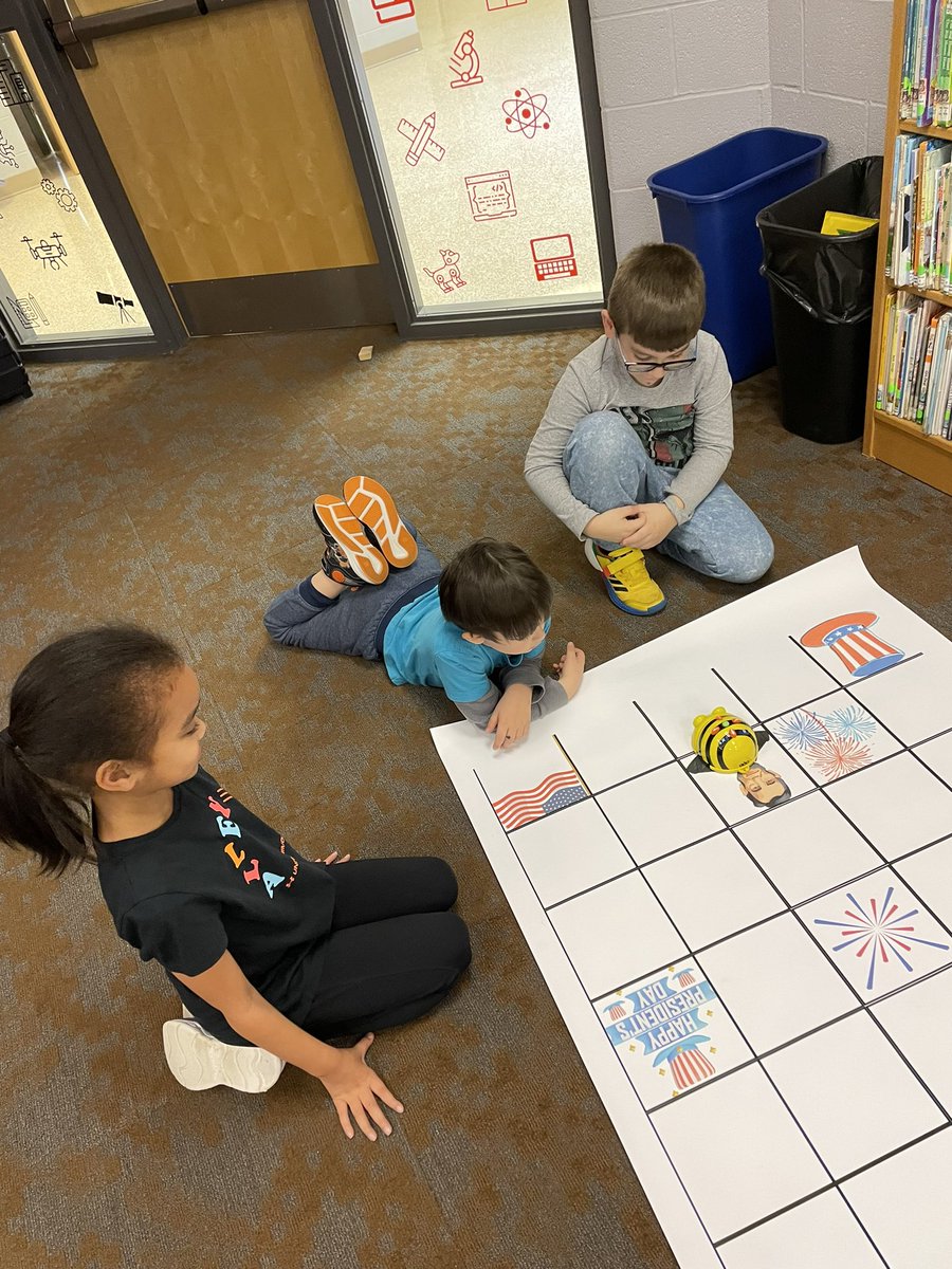 Morgret_STEAM's tweet photo. #NighhawkProud of Mrs. Knox’s first grade friends for working collaboratively today during #STEAM to program our Beebot 🐝 robots. @Washington_Elm #HPSDAwesome #HPSDLearns #HPSDSTEAM https://t.co/ZdxyvFk55u