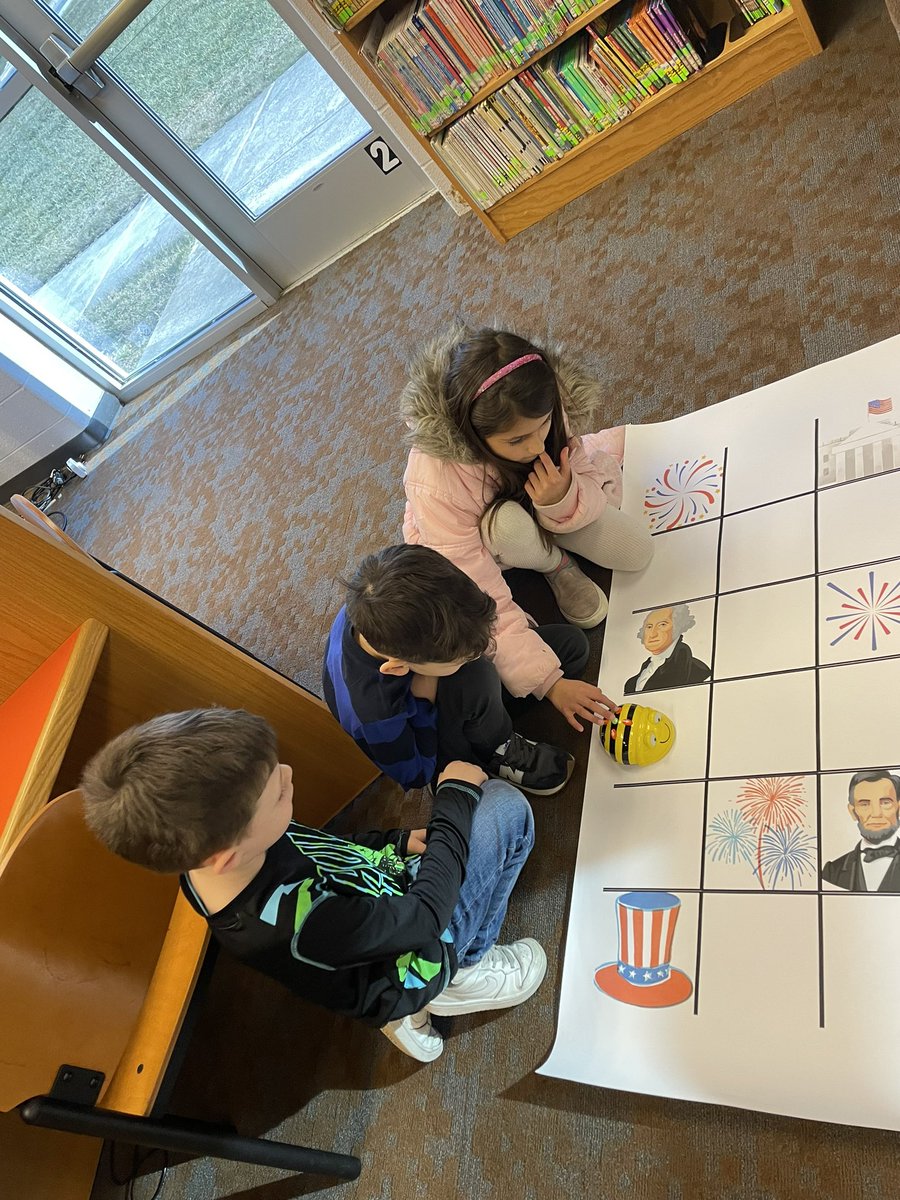 Morgret_STEAM's tweet photo. #NighhawkProud of Mrs. Knox’s first grade friends for working collaboratively today during #STEAM to program our Beebot 🐝 robots. @Washington_Elm #HPSDAwesome #HPSDLearns #HPSDSTEAM https://t.co/ZdxyvFk55u