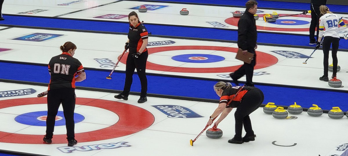 twinetime14's tweet photo. Hellllooooo @HoglineSally 👋👋

@TeamInglis calls for the #SuperSpare to enter the game

Kim Tuck making her #STOH2024 debut ❤️

#curling 🥌
#CurlON https://t.co/Wtuig5XChB