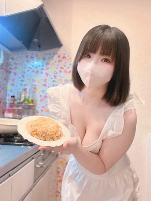 おはよ💖  炒飯作ってみたよ🍄  どっち食べてくれる？🫣🫣 https://t.co/Hq8qKdwzIK