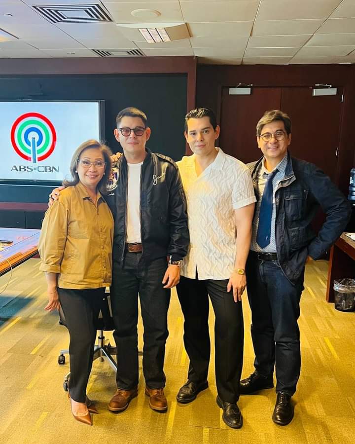 Via @starmagicphils

Another exciting opportunity awaits Richard Gutierrez! 🤩

Richard recently had a productive meet up with ABS-CBN COO Cory Vidanes and Star Magic Head Direk Lauren! 

Mond was also there to give his full support (aww!) 🙏🏻

#RichardGutierrez #TatakStarMagic