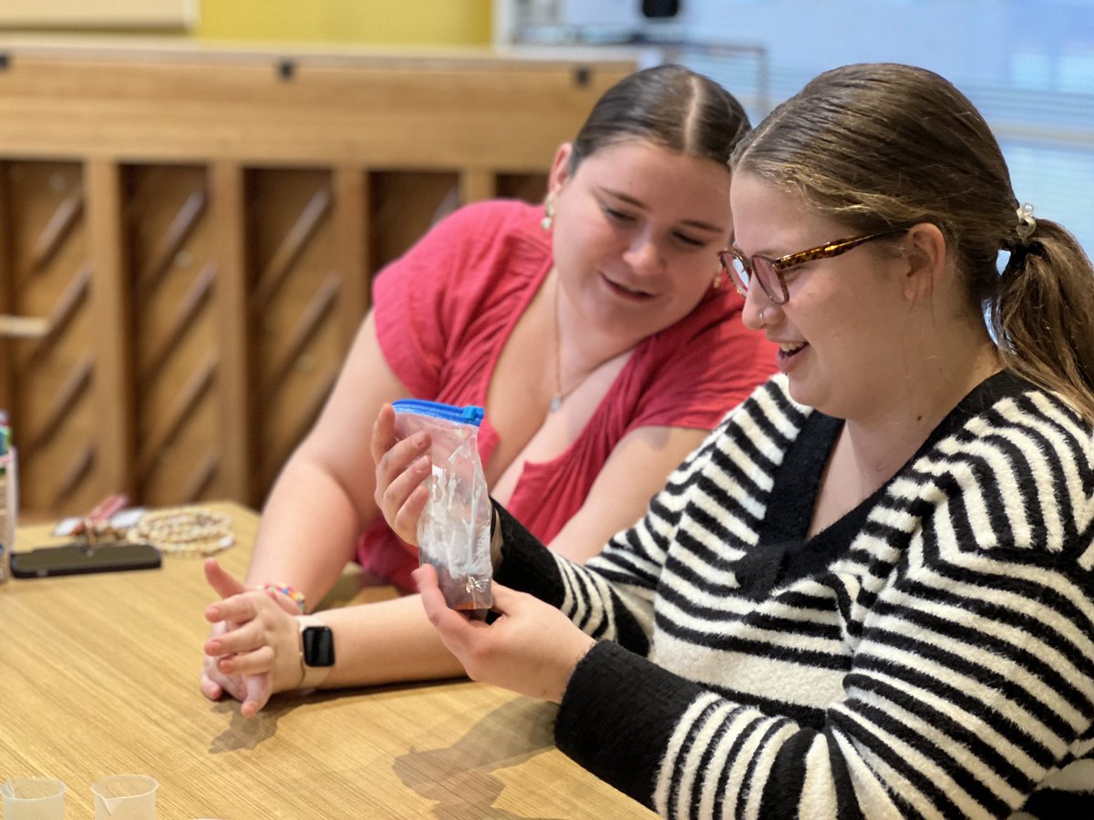 Angela Mager tweet media