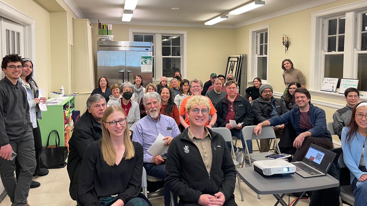 SierraClubIL's tweet image. Packed house for houses powered by #CleanHeat! Huge thanks to @LaPointefor19 &amp;amp; our friends at @cubillinois for co-hosting yet another community conversation about clean heat—the cleaner, more affordable way to cook your food &amp;amp; heat your home. It's time to #ElectrifyIL!