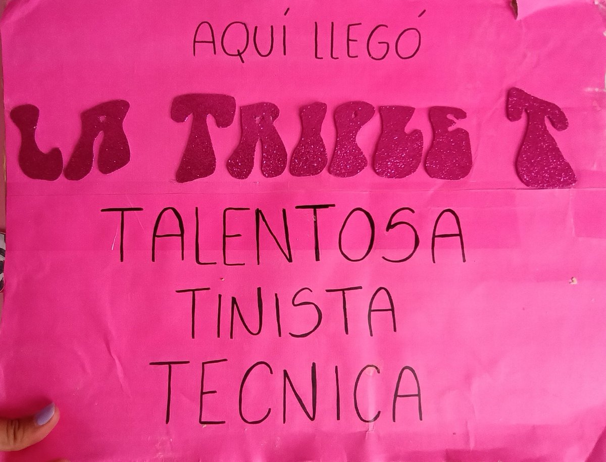 roh_vila's tweet photo. Ahora sí, soy técnica en administración general 🩷👩‍🎓 @TiniStoessel @alestoeessel @marianaluciamuz #TiniTwitter #tini #rose #titulo #tinitour #rosa #Argentina https://t.co/2xSoRTwvKn