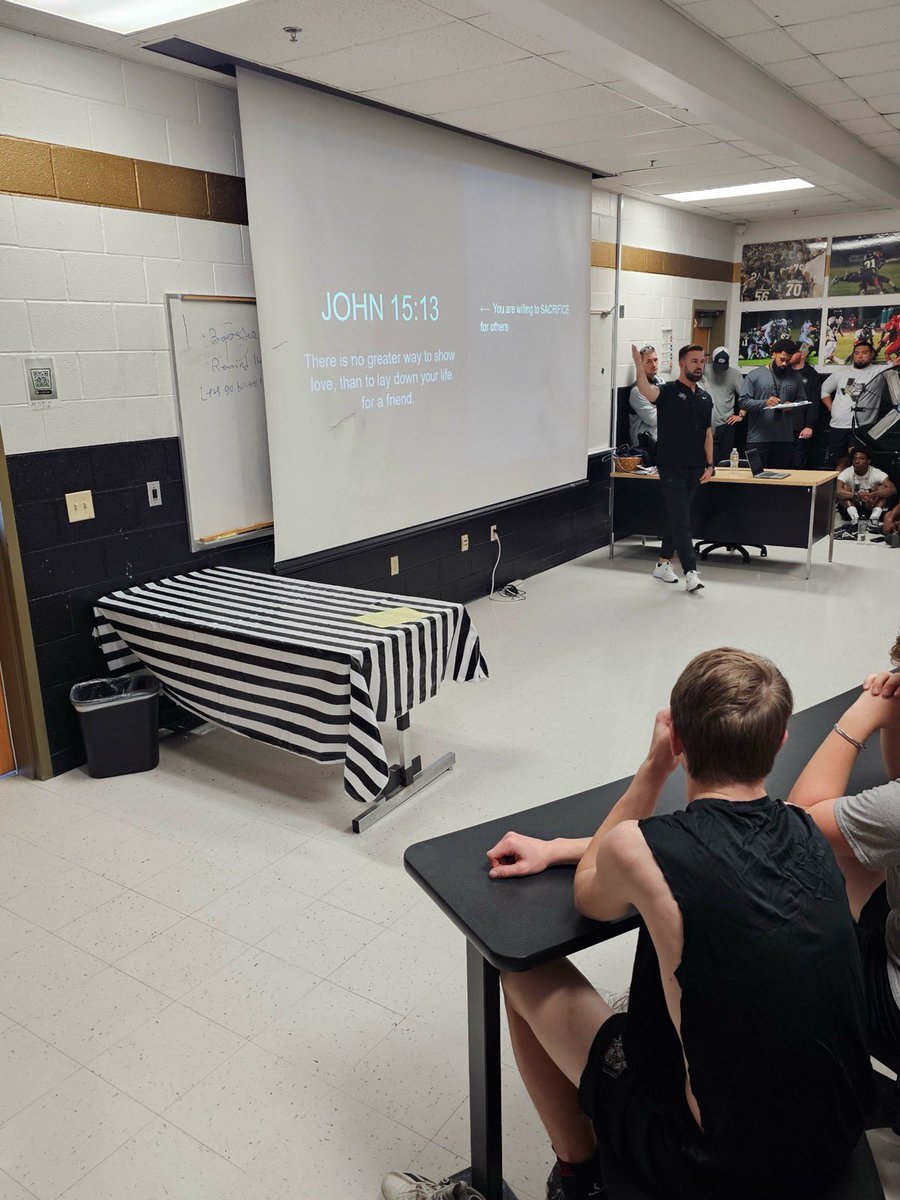 This weeks Core Value:

SELFLESS. 

Who’s willing to lay it on the line for their teammates?!