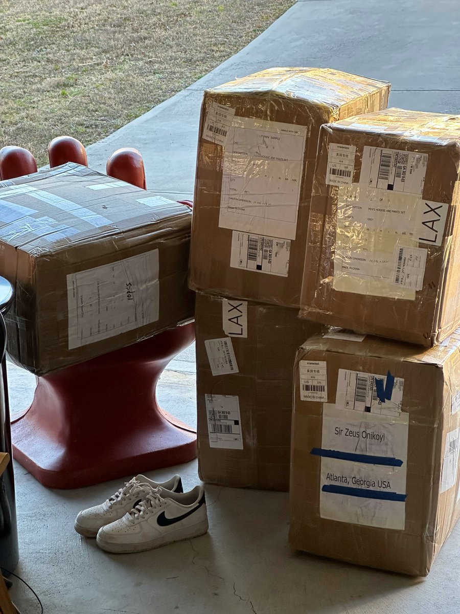 ZeusTRAPPIN's tweet photo. More bricks,
Next time ring my door bell @UPS
#TrapperDan https://t.co/09LBMlNGyR