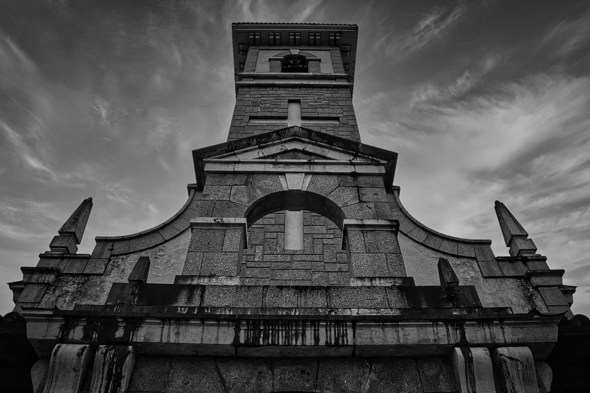 victormap's tweet photo. Fachada principal de la Iglesia de Santa Bárbara de Llaranes #avilés #asturias https://t.co/3UHAmu29Il