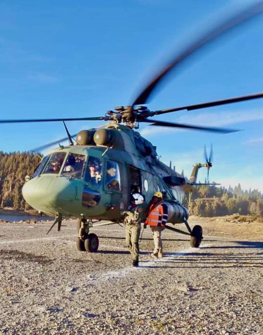 ArmadaFANBVzla's tweet photo. 🚁🏔️Con una altura de 15.500 pies la @ARB_CANB23 realizó un vuelo de observación y evaluación, como parte de la operación para colocar el manto geotextil, el cual protegerá al glaciar del Pico Humboldt, en el estado Mérida.

#HumanidadDePazYUnion https://t.co/bvW2Sg6cK0