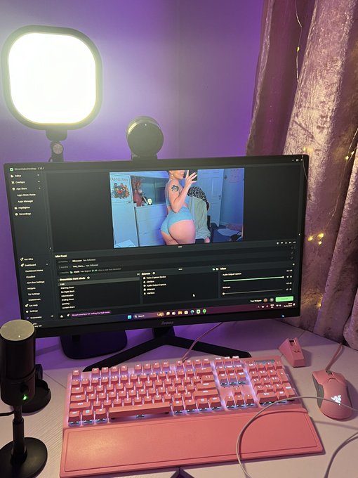 bby im back 🥰 https://t.co/ORRGuBDhfD https://t.co/CqQja4BAF8<a href="/tag/happypunchawards"class="tags"><span>#happypunchawards</span></a>