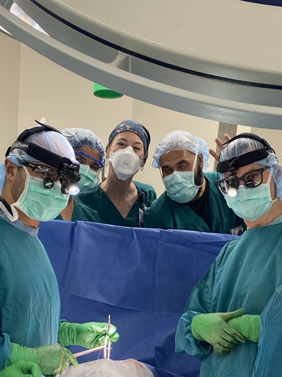 Fitting that Carmelo Milano performed @DukeHeartCenter 1500th LVAD! An amazing accomplishment for one of the giants in the field of mechanical support! Great work by the whole team! @Steph_BarnesNP @_adevore @robmentz @heartdoc_chet @MuathBishawi @manesh_patelMD @srusse14