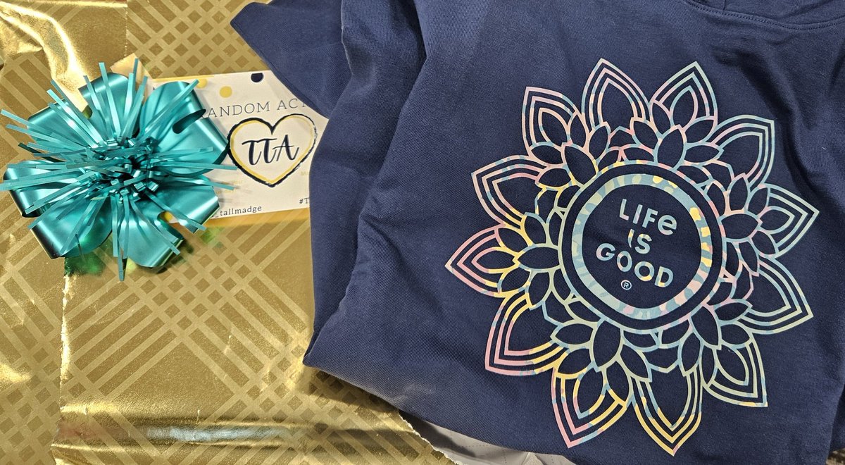 joyannegreen's tweet photo. Thank you  @TTA_tallmadge for the beautiful long sleeve hoodie from one of my favorite places to shop. I LOVE it! What a wonderful surprise to start the week! 💙💛 https://t.co/aoeSG2J4sb