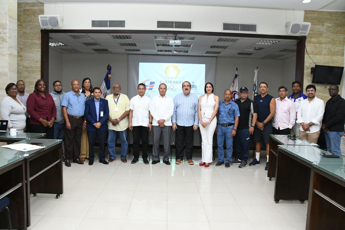 COLIMDO's tweet photo. Este miércoles se realizó el primer encuentro interactivo de la Jefatura de Misión con presidentes y delegados de las federaciones deportivas con cupos para los Juegos Olímpicos #Paris2024 y las que están en el proceso de clasificación.

#colimdo https://t.co/zwRzGnjtiV