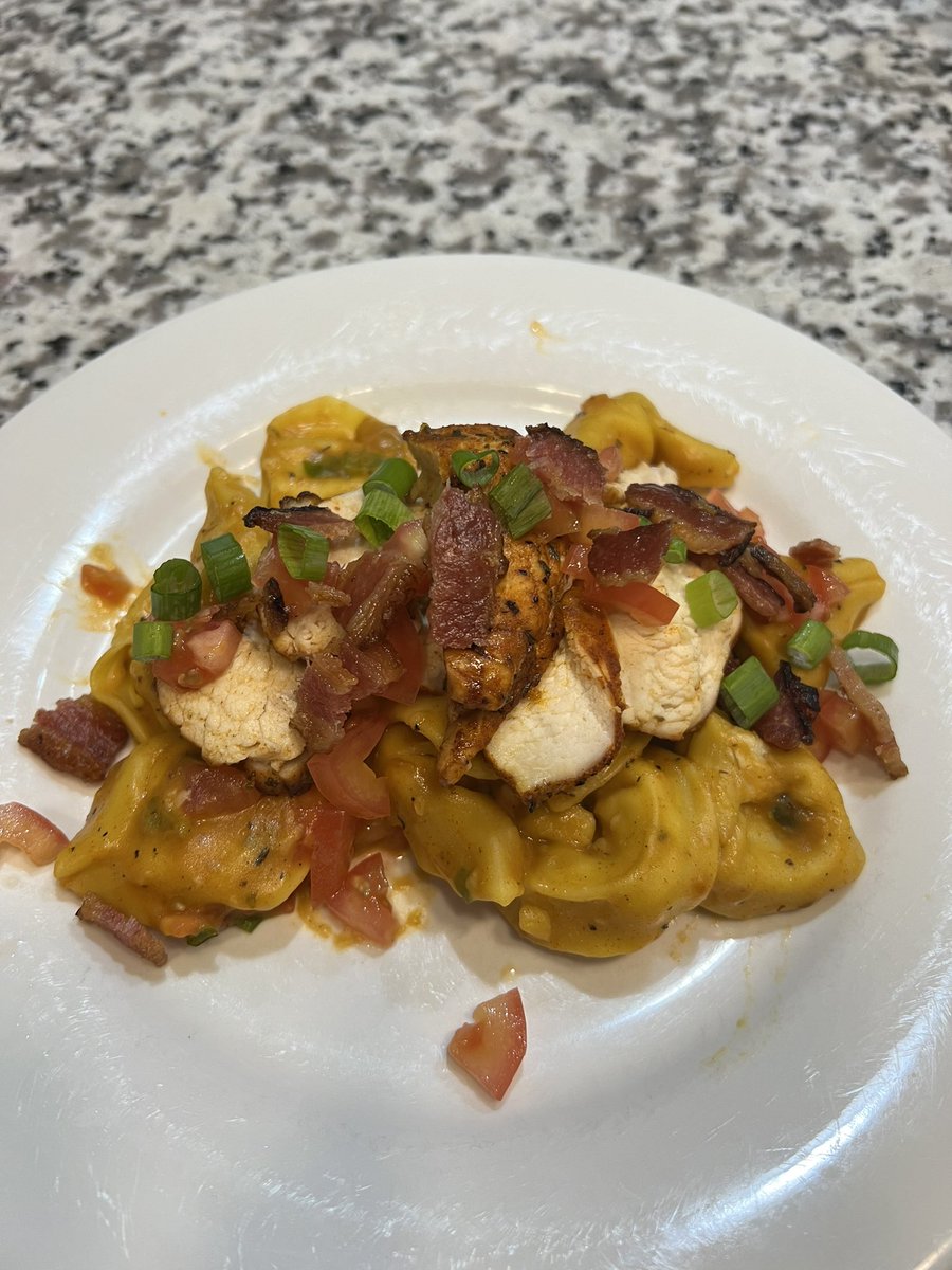 BleedBlue1986's tweet photo. #EveryPlate meal #2: Blackened Chicken & Bacon Tortellini
These meals are really teaching me (forcing) portion control. However, no bacon made it to the portion for tomorrow. 🤣🤣
Also learning where the green scallion ends and the white begins. 🤭 https://t.co/adQ5QtEyPq