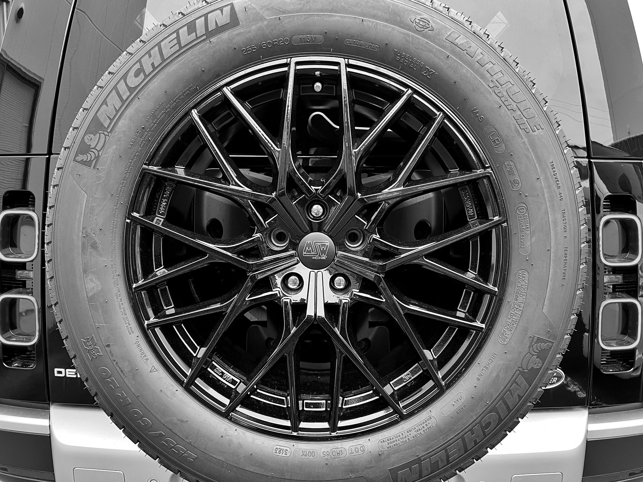 MSW by OZ ホイール タイヤ付き 20インチ ディフェンダー等に