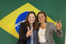 Liza_Furacao's tweet photo. @ocafezinho Já passou da hora de colocar estes meninos mal criados no lugar deles...Estremistas sendo extremistas!!! https://t.co/0aoyAW5tpe