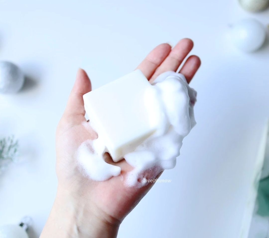 数量限定✨
『SWATi MARBLe（スワティーマーブル）』

マルチミストは乾燥しがちな肌や髪にみずみずしいツヤを与えてくれる💖

モイストソープはリッチでクリーミーな泡立ちで、
しっとり洗い上げてくれる🧼

どちらもいい香りで癒される🫧

#encrew #encrewcosme #石鹸