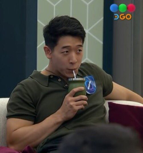 miuriahh's tweet photo. Quiere hacerse la picante y meter miedo y queda como una boludasa

#GranHermano https://t.co/6uB2ymdo3E